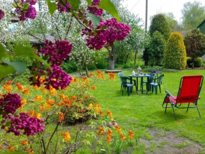 House, garden & sauna. Free parking. Train stop-200 m. Sea-1 km.